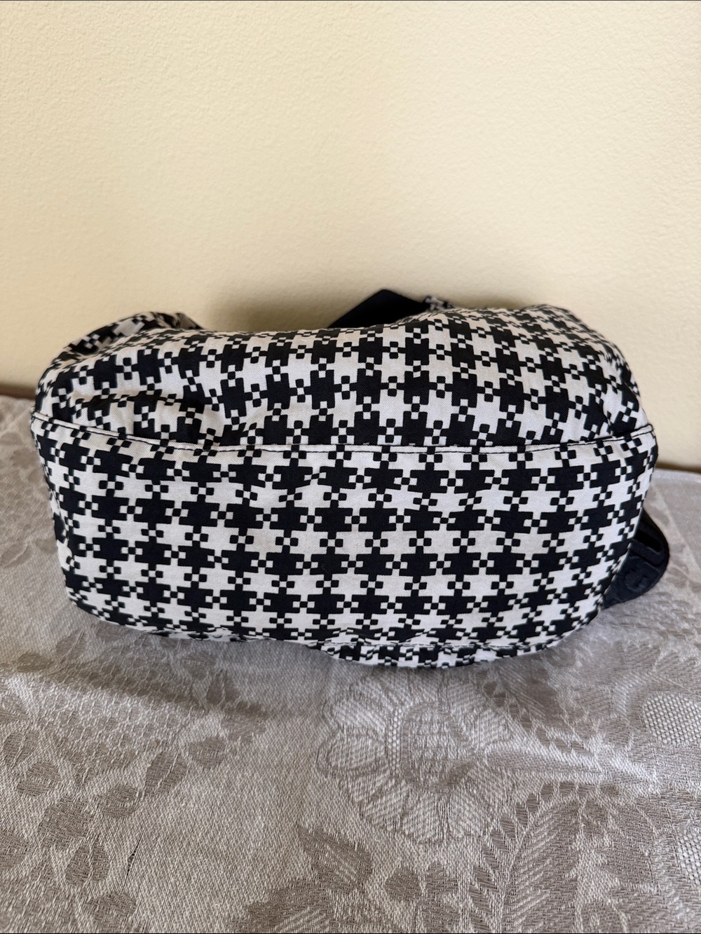 Baggu Black and White Pixel Gingham Medium Crescent Shoulder Bag, EUC - Picture 3 of 12